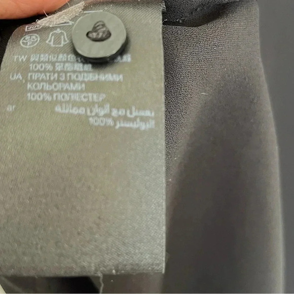 5/20$ H&M Light black Button Down Shirt with Crew Neck size 10 - Picture 7 of 8